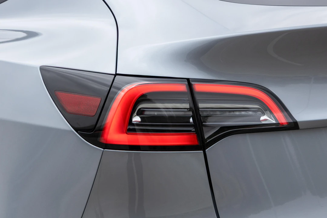 2024 Tesla Model Y - Image 29 of 31