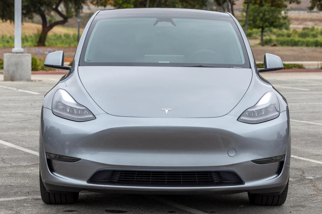 2024 Tesla Model Y - Image 2 of 31