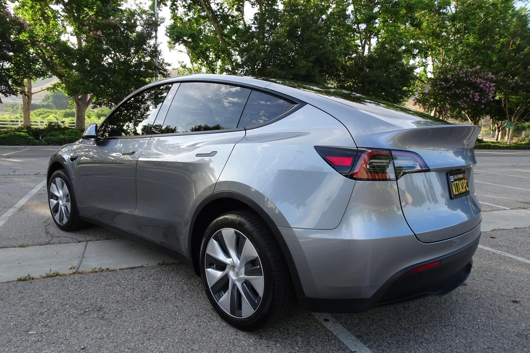 2024 Tesla Model Y - Image 13 of 31