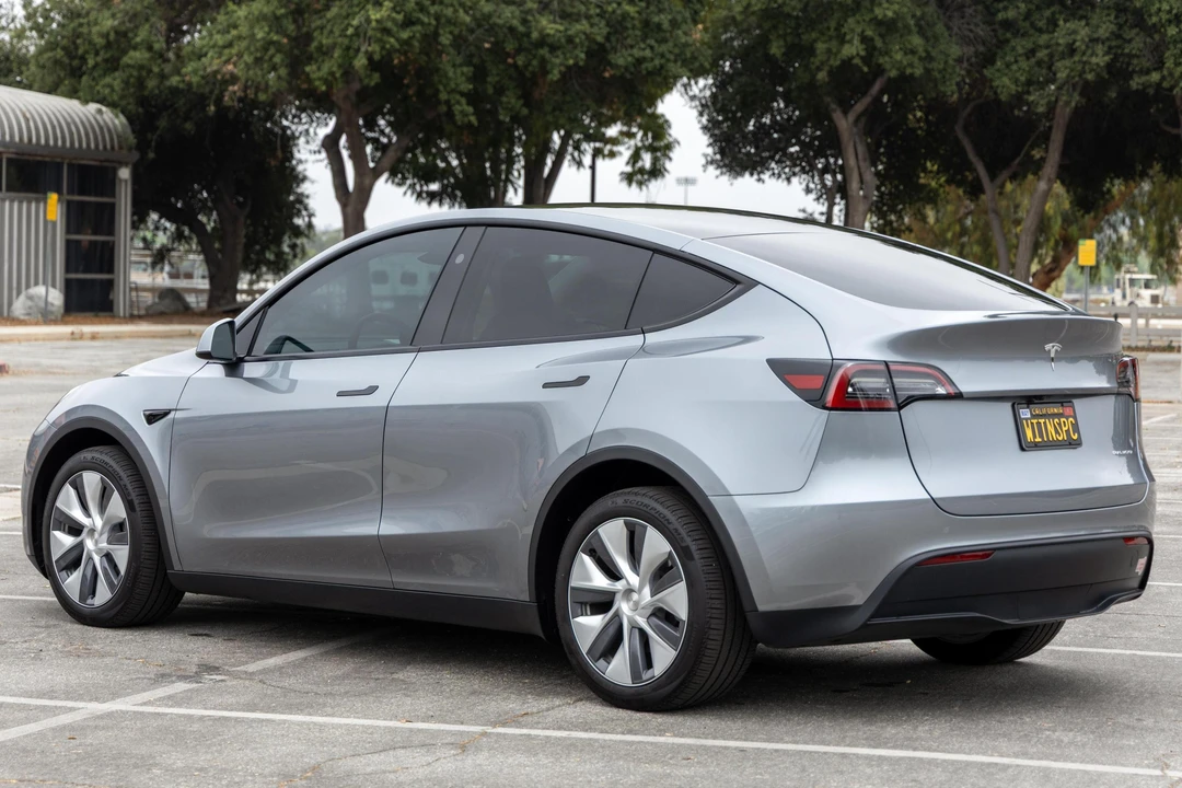 2024 Tesla Model Y - Image 4 of 31