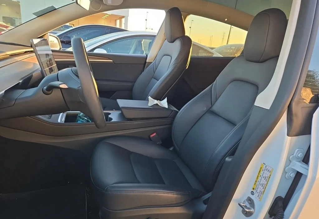 2024 Tesla Model Y - Image 4 of 10