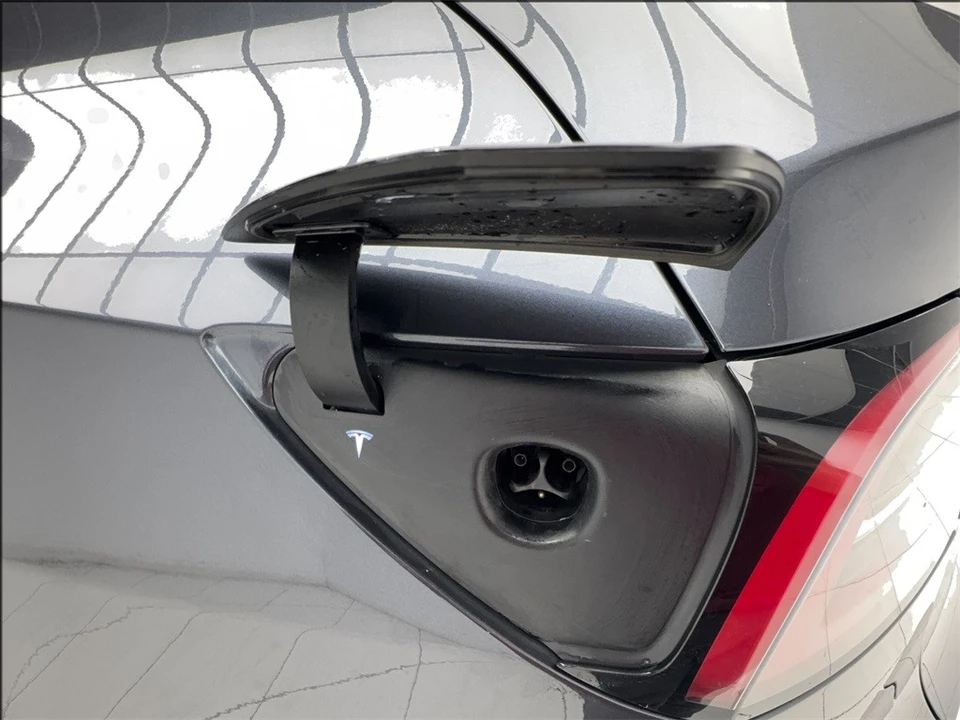 2024 Tesla Model Y - Image 10 of 12