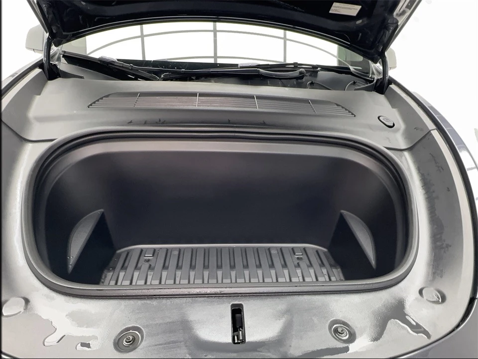 2024 Tesla Model Y - Image 9 of 12