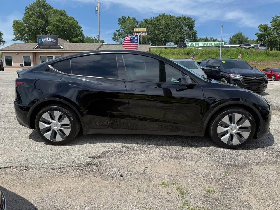 2024 Tesla Model Y - Image 2 of 20