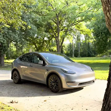 2024 Tesla Model Y Long Range Sport Utility 4D