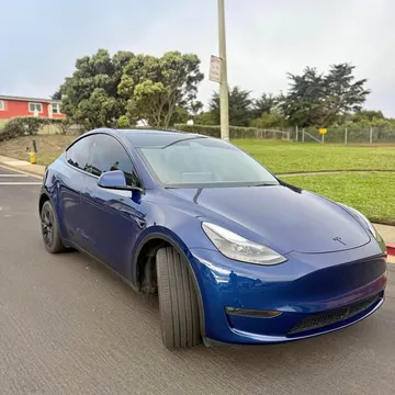 2024 Tesla Model Y Long Range Sport Utility 4D