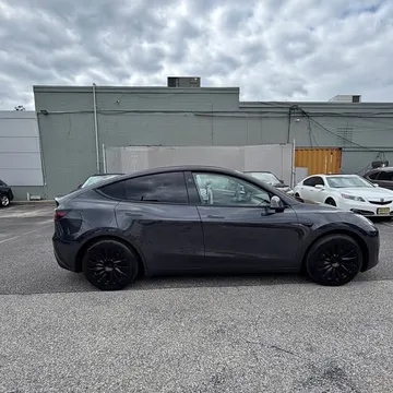 2024 Tesla Model Y Long Range Sport Utility 4D