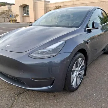2024 Tesla Model Y Long Range Sport Utility 4D