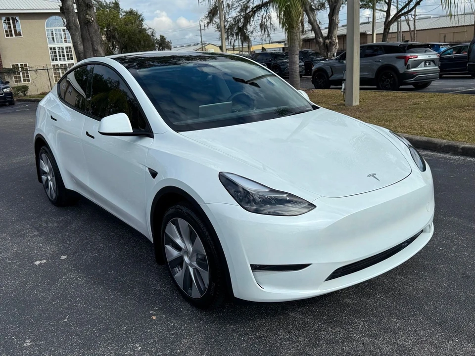 2024 Tesla Model Y - Image 9 of 12