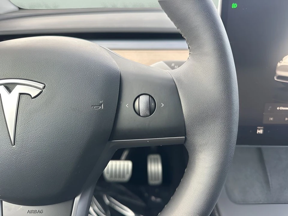 2024 Tesla Model Y Performance - Image 16 of 21