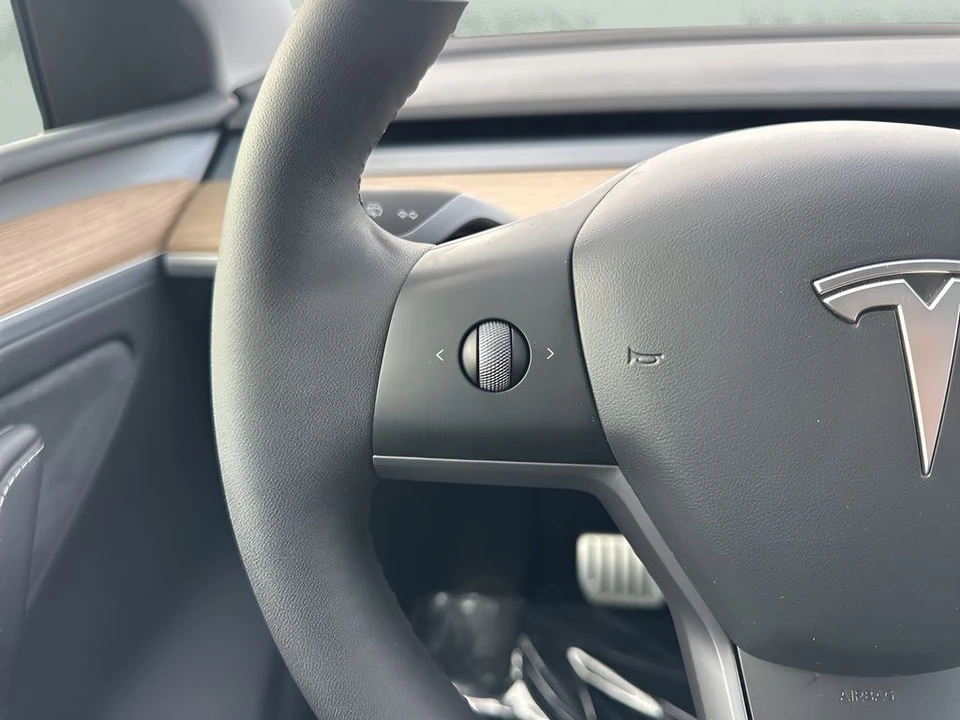 2024 Tesla Model Y Performance - Image 15 of 21