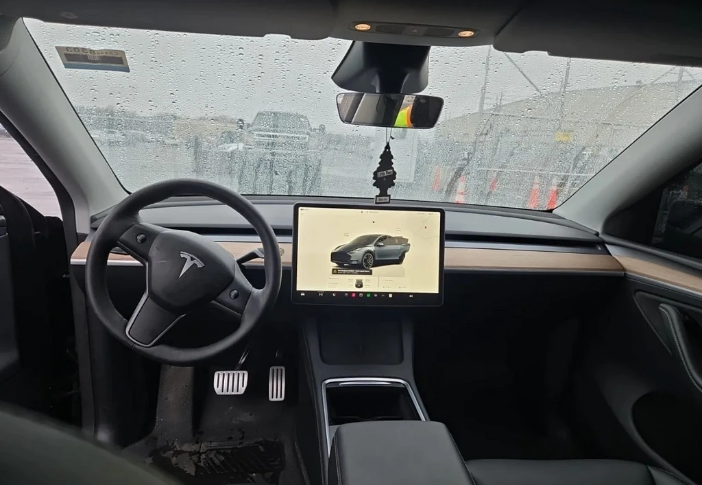 2024 Tesla Model Y Performance - Image 7 of 10