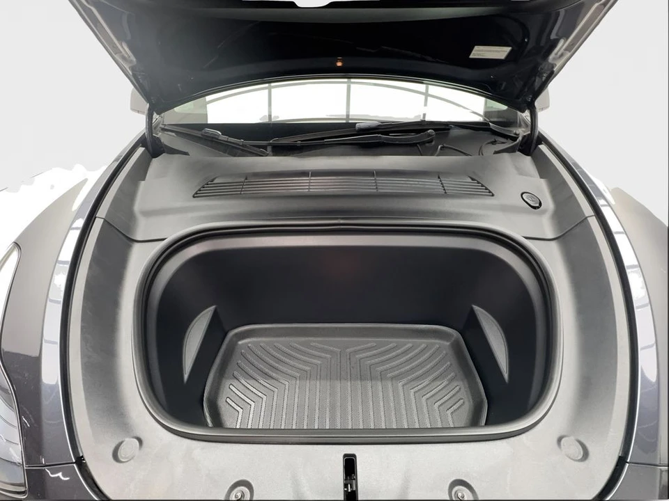 2024 Tesla Model Y Performance - Image 17 of 21