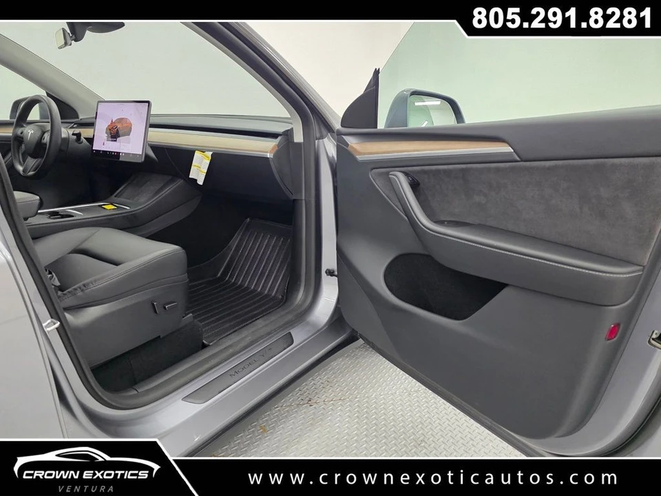 2024 Tesla Model Y Performance - Image 13 of 21