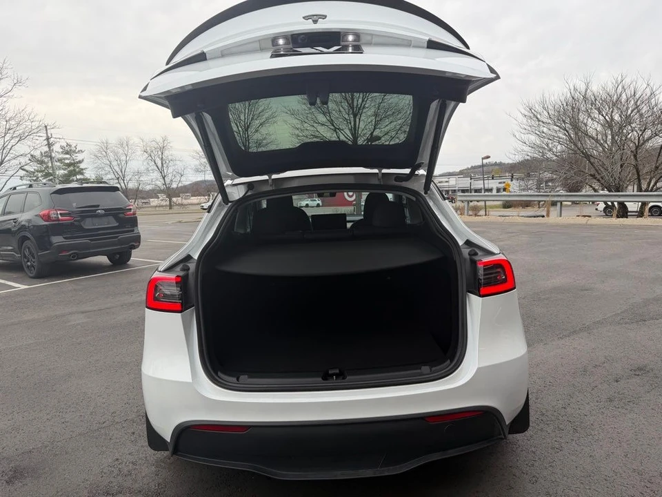 2024 Tesla Model Y Performance - Image 5 of 16