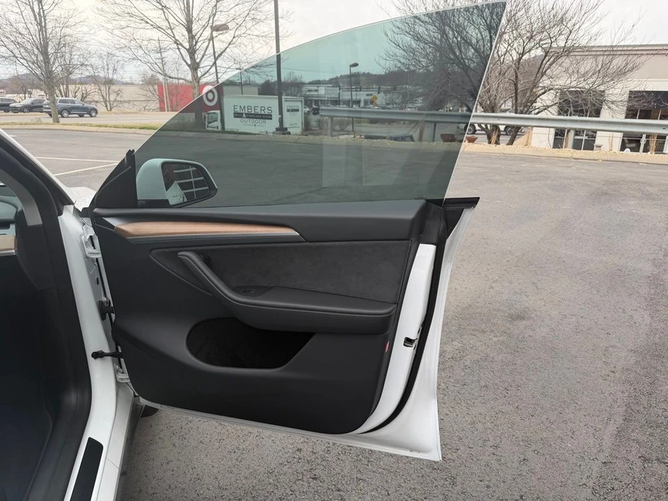 2024 Tesla Model Y Performance - Image 10 of 16