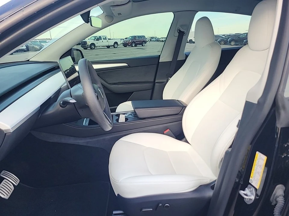 2024 Tesla Model Y Performance - Image 5 of 7