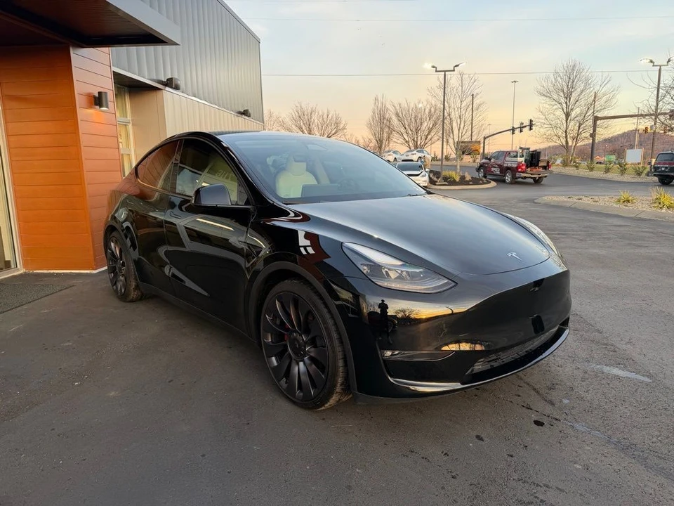 2024 Tesla Model Y Performance - Image 3 of 16