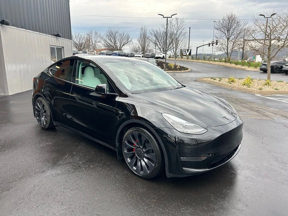 2024 Tesla Model Y Performance - Image 3 of 17