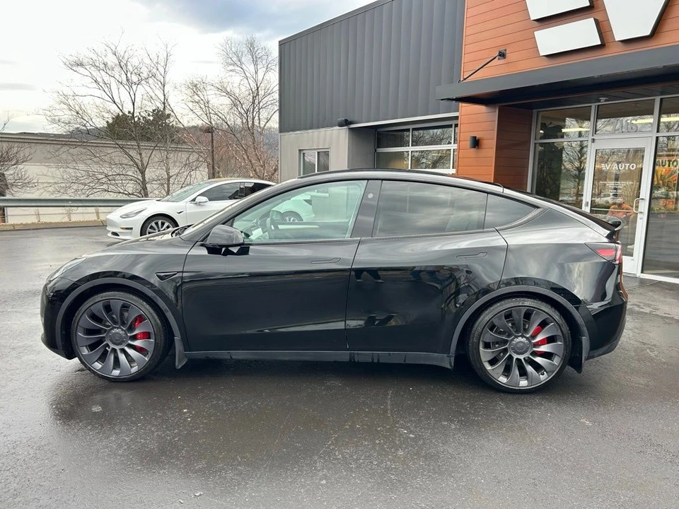 2024 Tesla Model Y Performance - Image 5 of 17