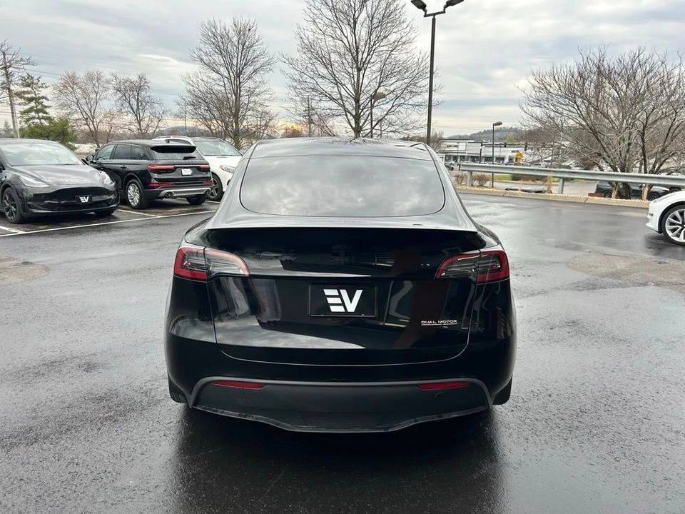 2024 Tesla Model Y Performance - Image 6 of 17