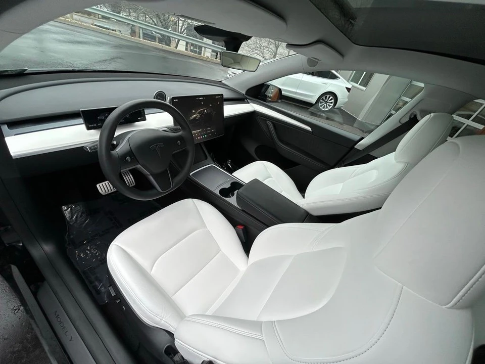 2024 Tesla Model Y Performance - Image 15 of 17