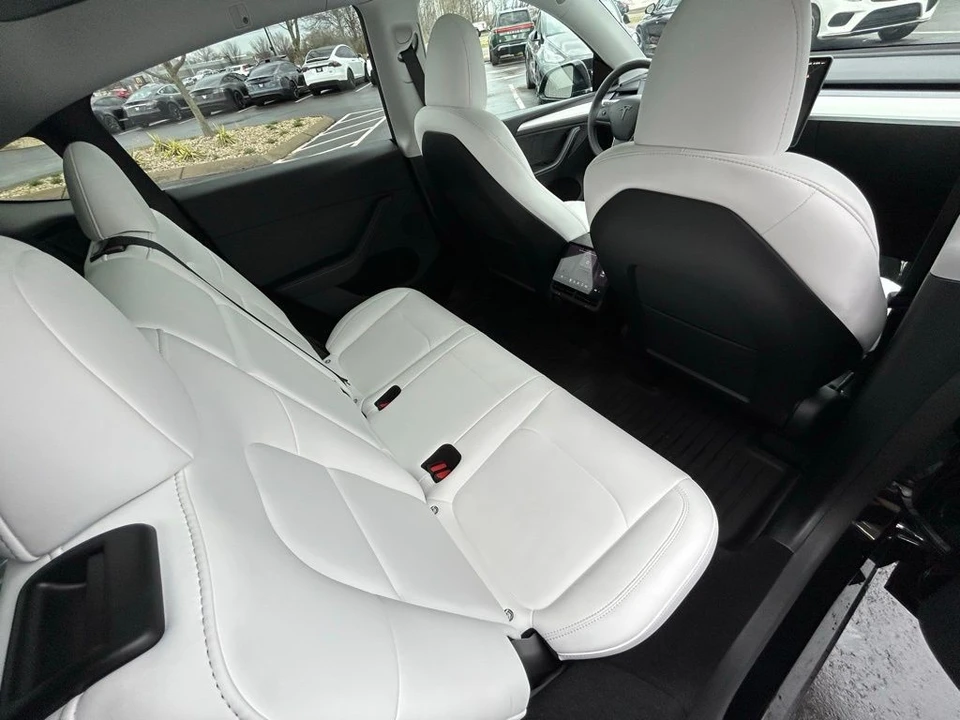 2024 Tesla Model Y Performance - Image 9 of 17