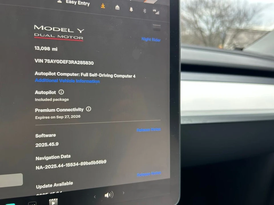 2024 Tesla Model Y Performance - Image 16 of 17