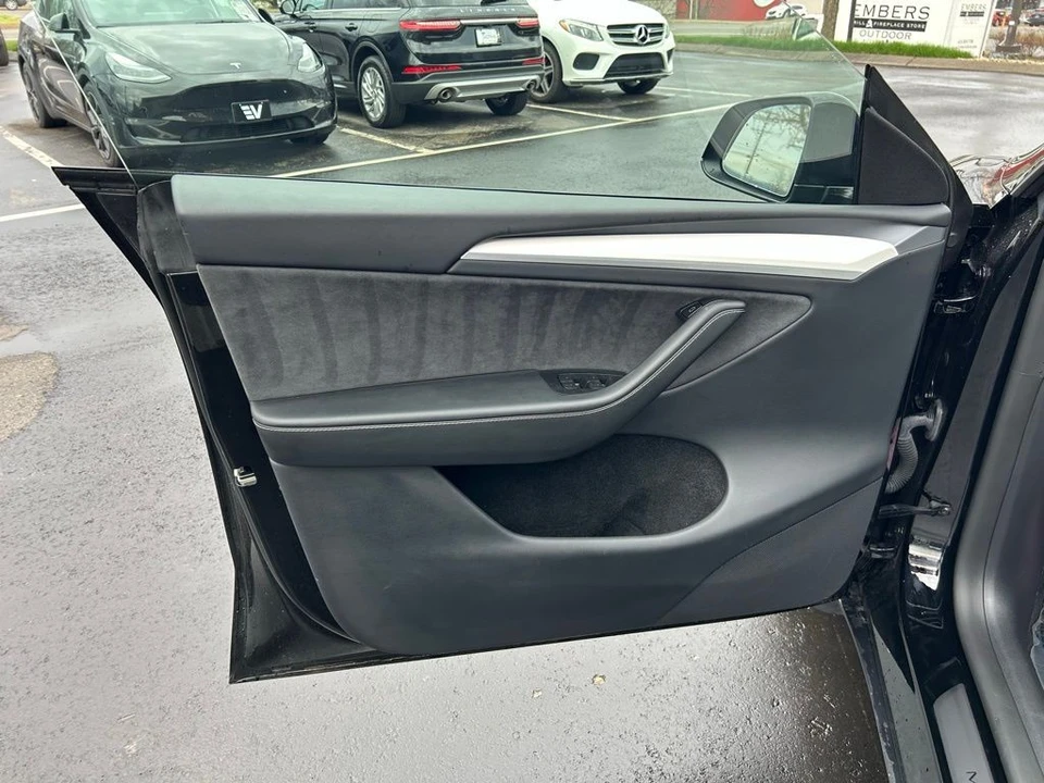 2024 Tesla Model Y Performance - Image 14 of 17