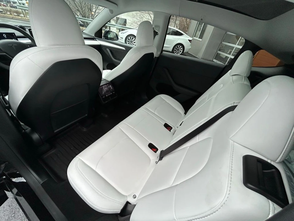 2024 Tesla Model Y Performance - Image 13 of 17