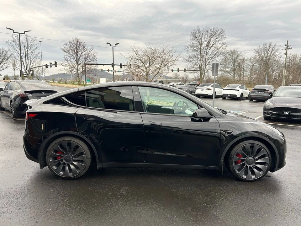 2024 Tesla Model Y Performance - Image 4 of 17