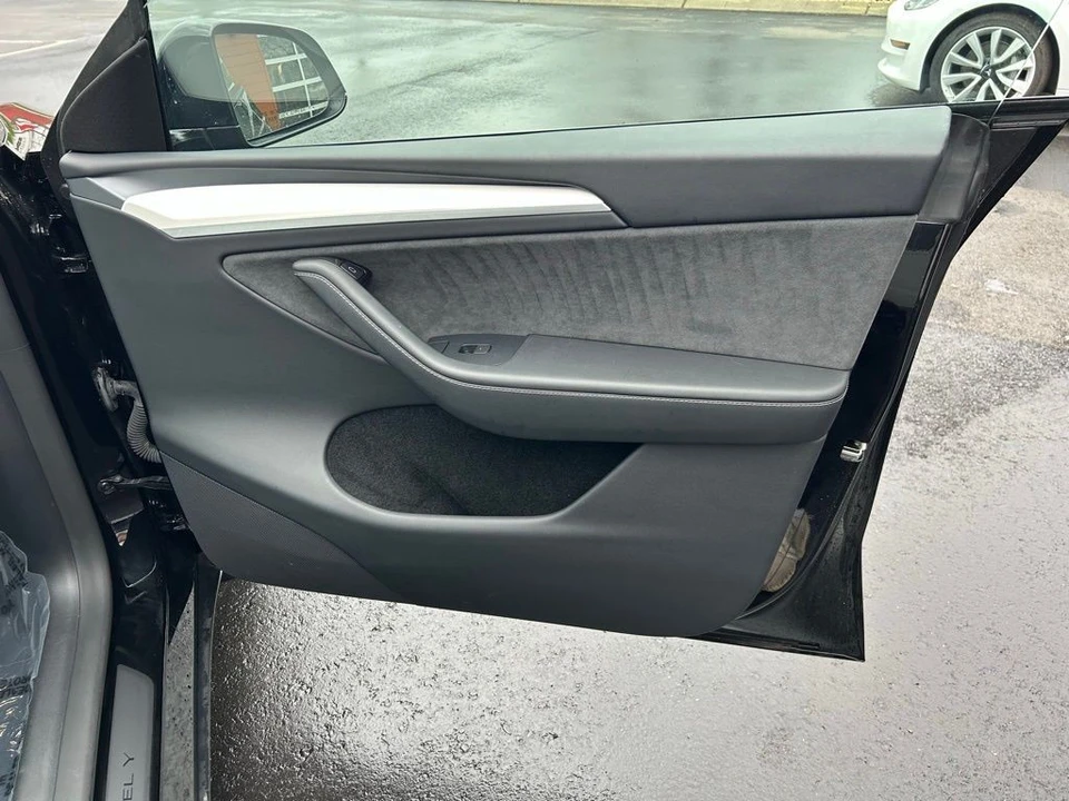 2024 Tesla Model Y Performance - Image 10 of 17