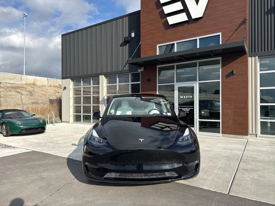 2024 Tesla Model Y Performance - Image 3 of 21
