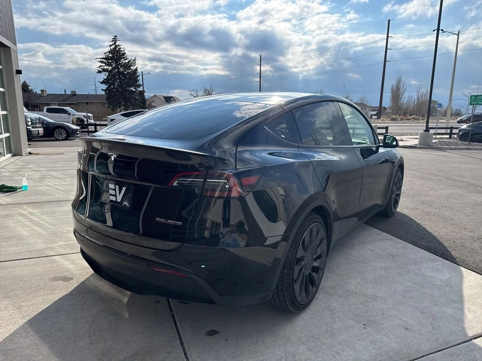 2024 Tesla Model Y Performance - Image 8 of 21