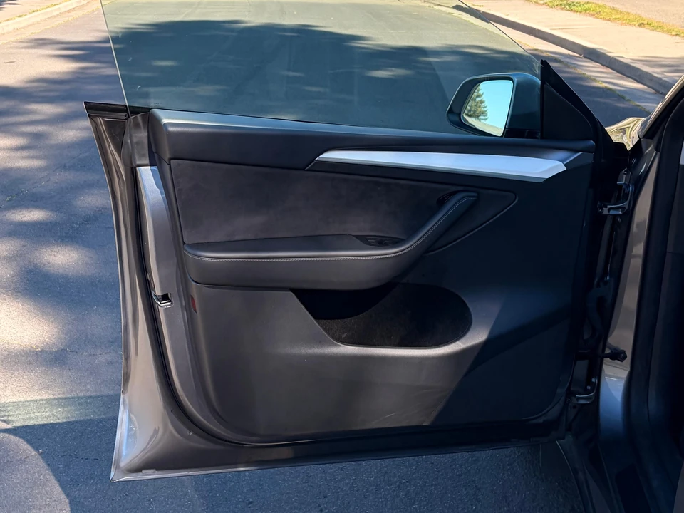2024 Tesla Model Y Performance - Image 28 of 31