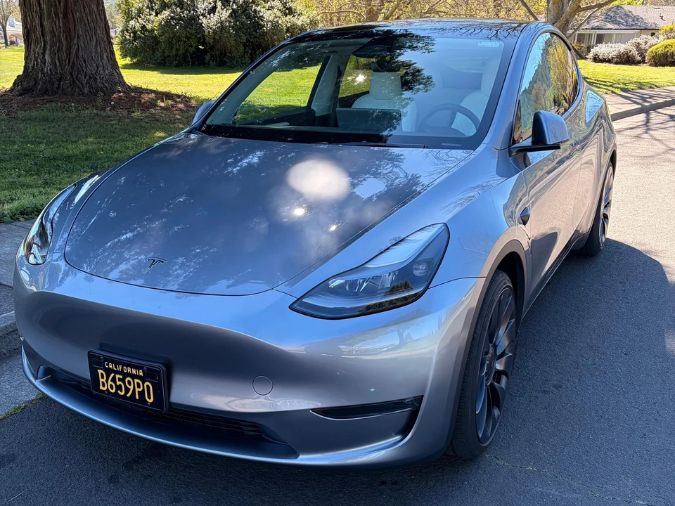 2024 Tesla Model Y Performance - Image 6 of 31