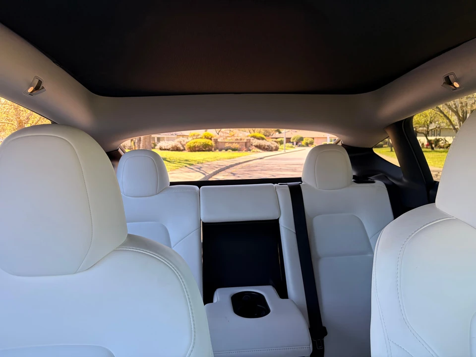 2024 Tesla Model Y Performance - Image 22 of 31