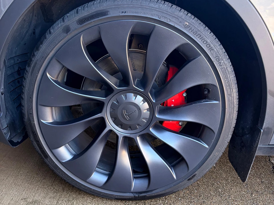 2024 Tesla Model Y Performance - Image 12 of 31
