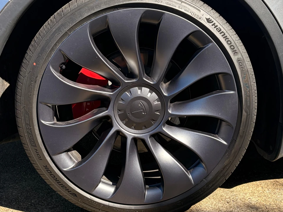 2024 Tesla Model Y Performance - Image 15 of 31