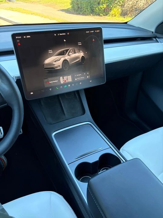 2024 Tesla Model Y Performance - Image 26 of 31
