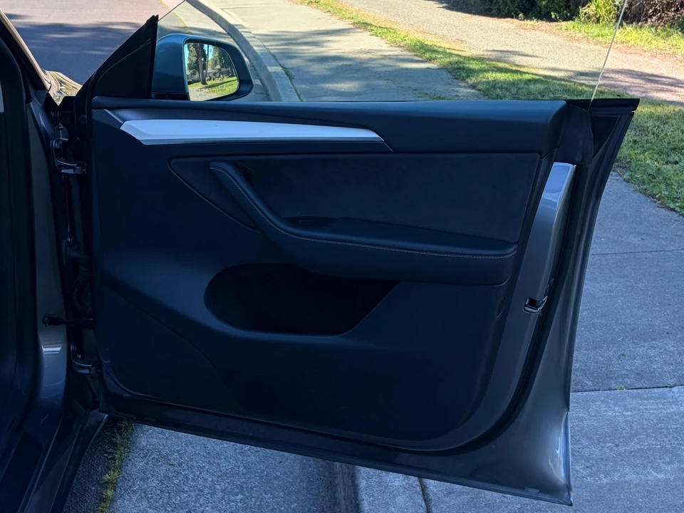 2024 Tesla Model Y Performance - Image 29 of 31