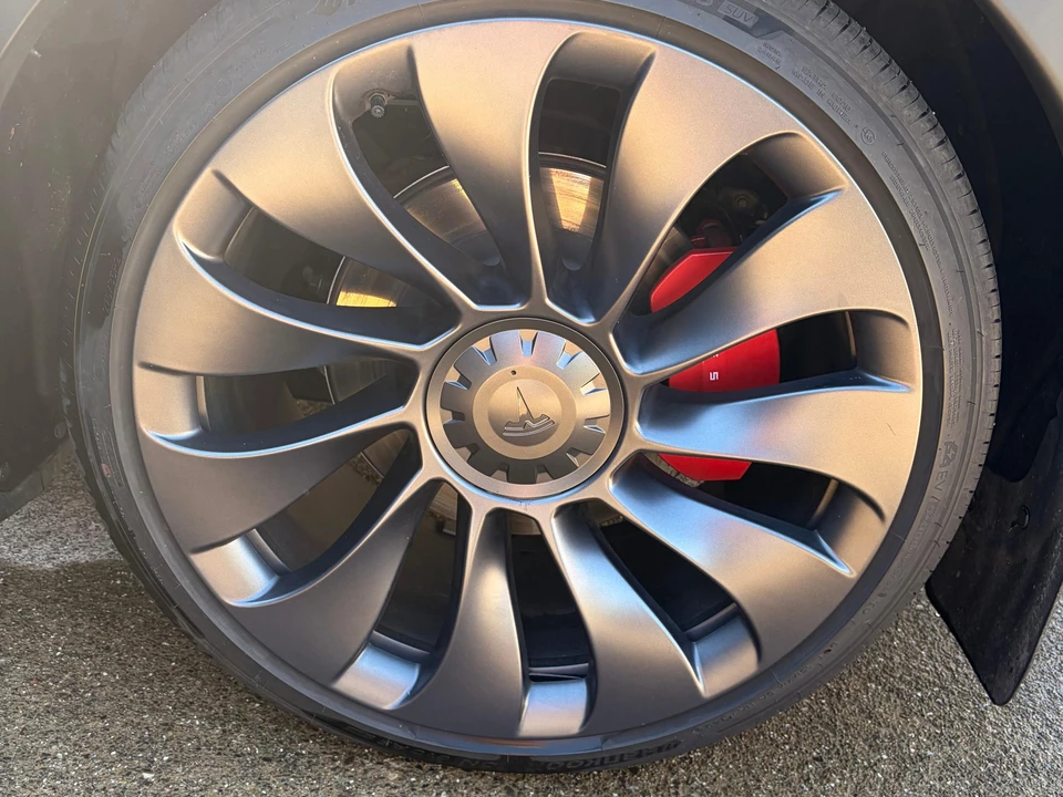 2024 Tesla Model Y Performance - Image 13 of 31