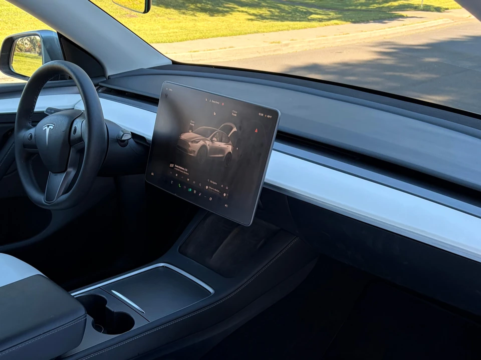 2024 Tesla Model Y Performance - Image 25 of 31