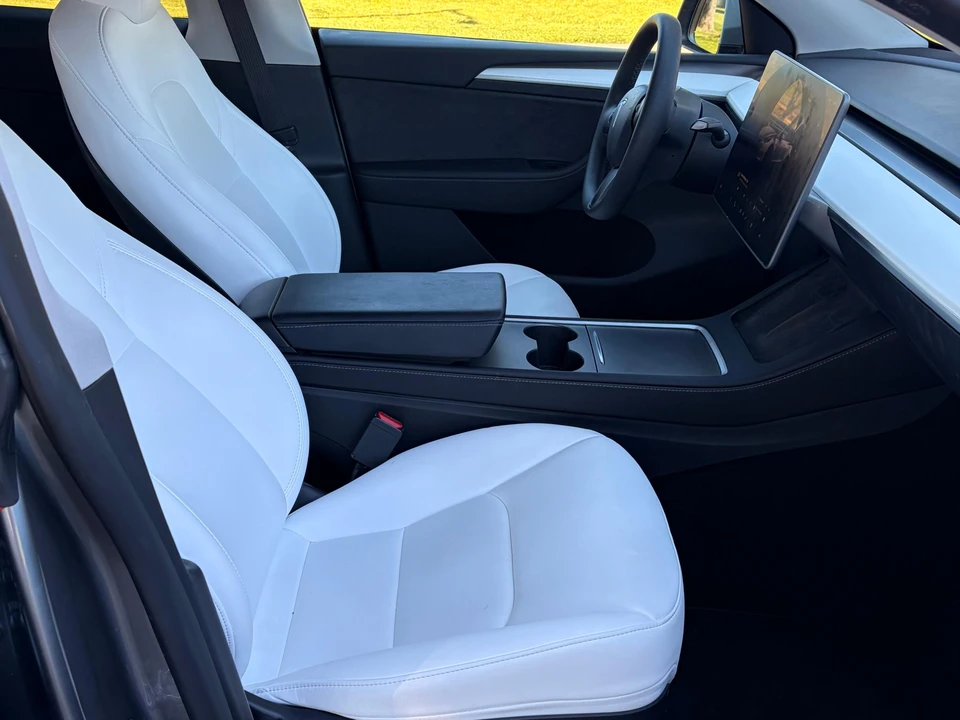 2024 Tesla Model Y Performance - Image 21 of 31