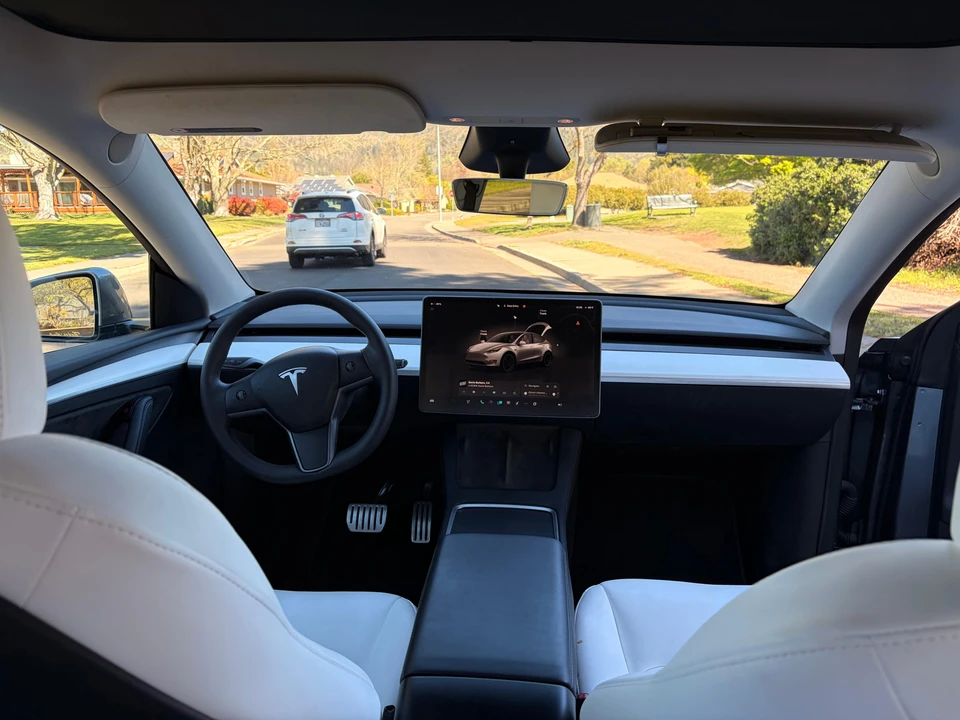2024 Tesla Model Y Performance - Image 24 of 31