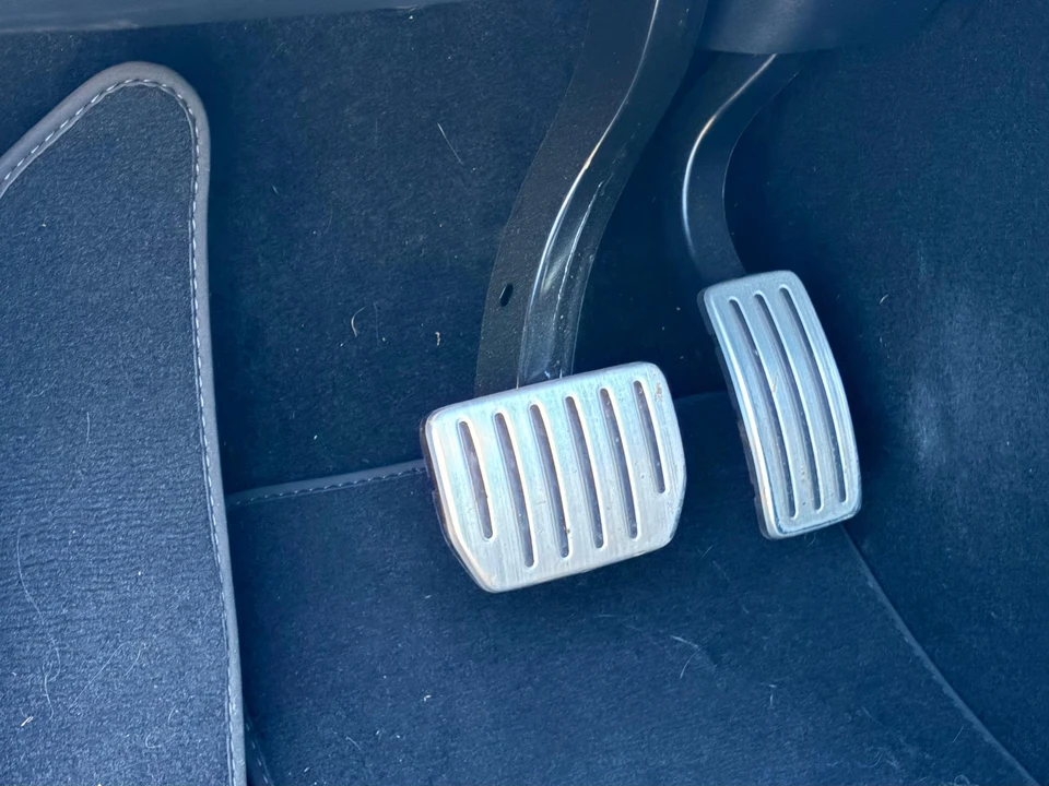 2024 Tesla Model Y Performance - Image 27 of 31