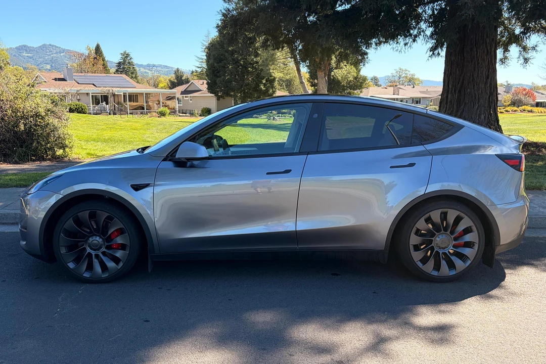 2024 Tesla Model Y Performance - Image 3 of 31