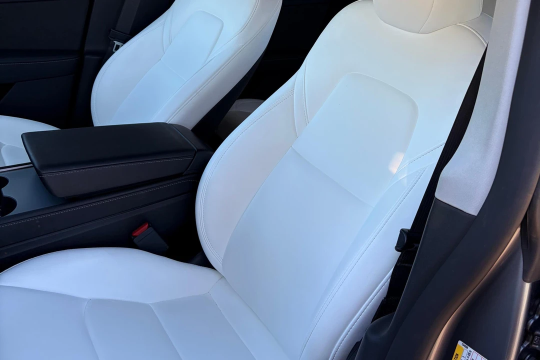2024 Tesla Model Y Performance - Image 17 of 31