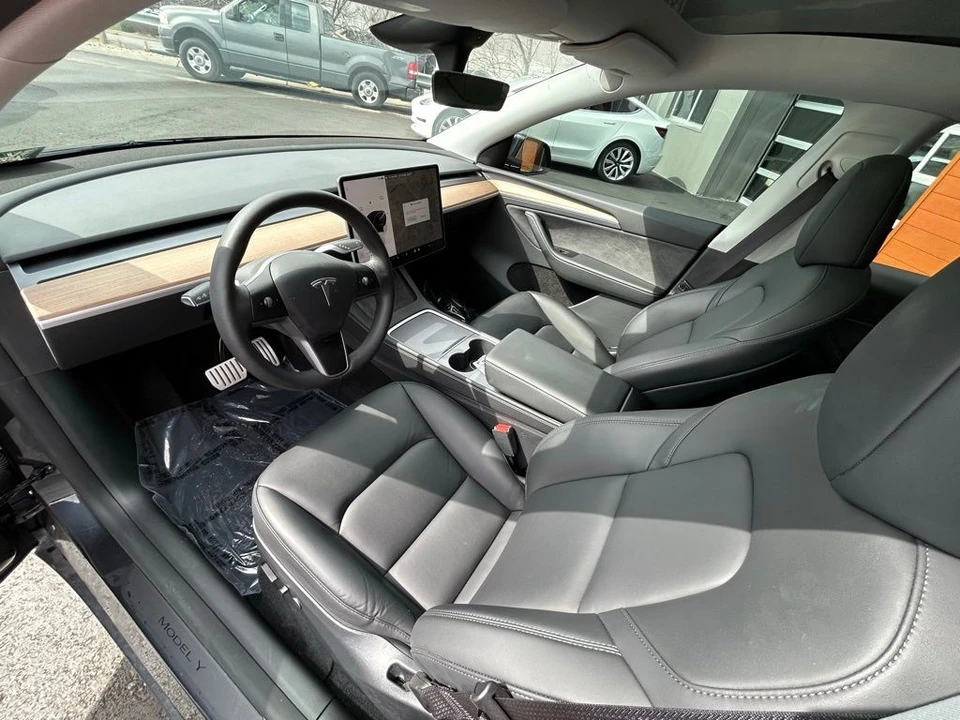 2024 Tesla Model Y Performance - Image 13 of 15