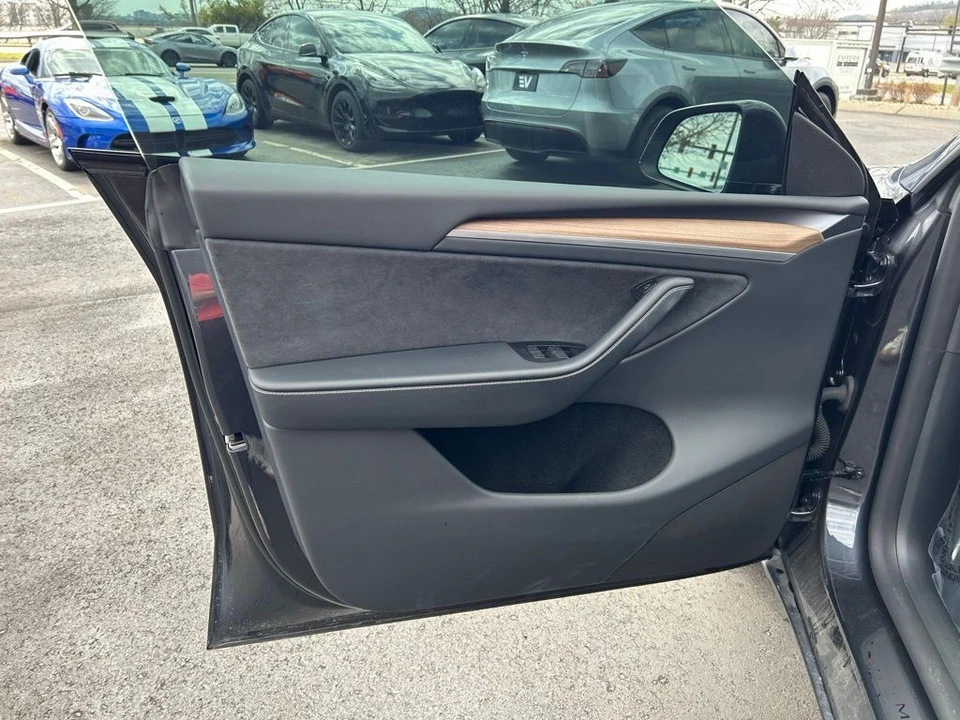 2024 Tesla Model Y Performance - Image 12 of 15